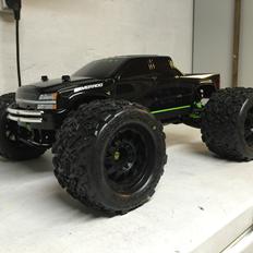 Bil Traxxas E-maxx- Brushless