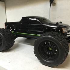 Bil Traxxas E-maxx- Brushless