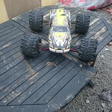Truck traxxas revo 3.3 