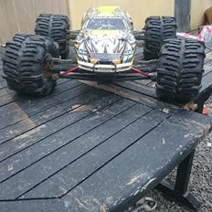 Truck traxxas revo 3.3 