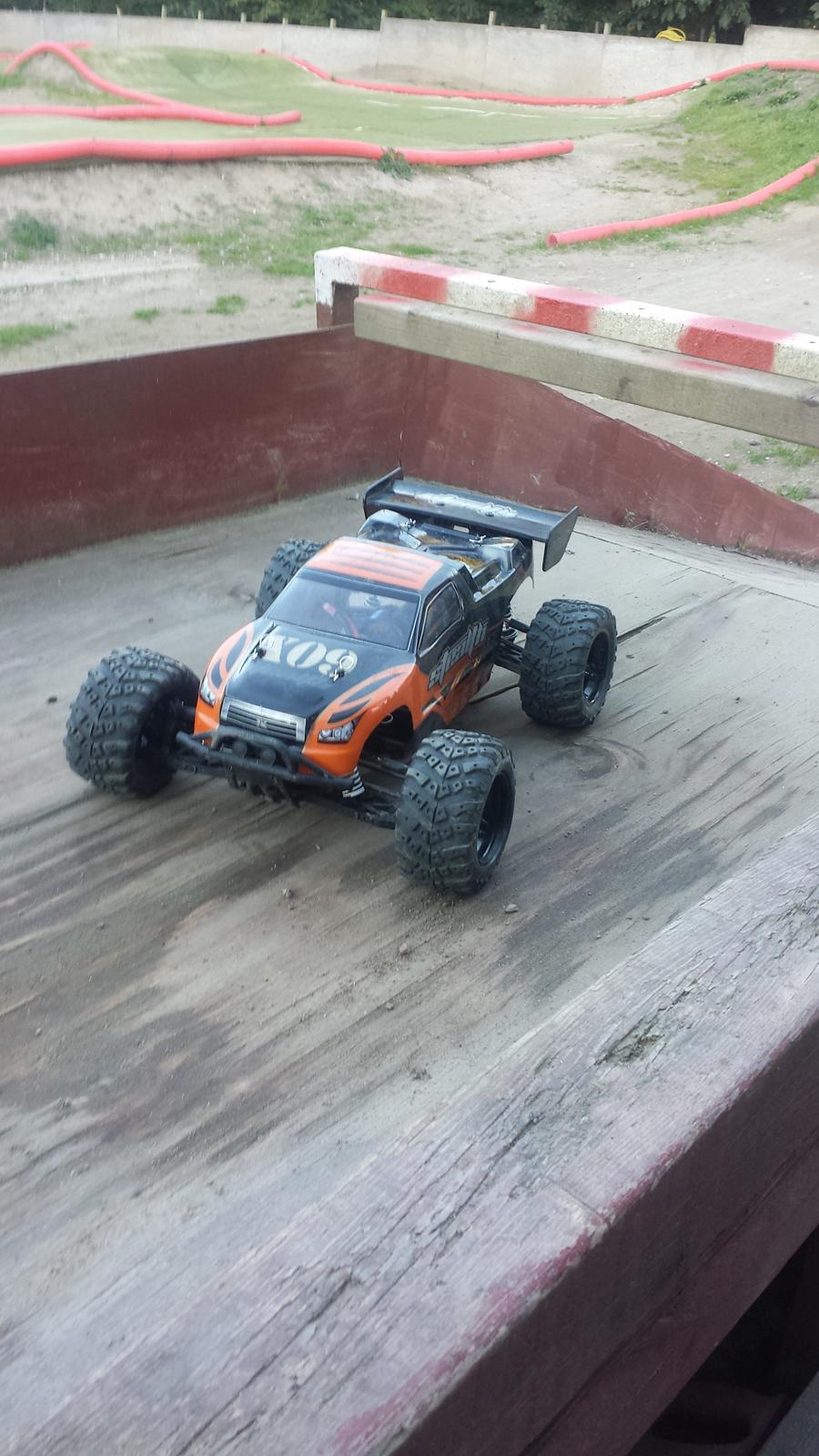 Off-Roader STEALTH X09 BRUSHLESS - Modelbilklubben SOS billede 1