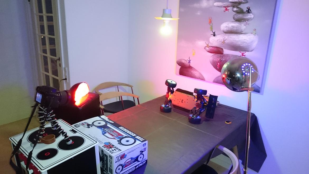 Buggy Team Associated RC8B3e - Et billede af den opsætning jeg har brugt for at få lyset på billederne. Pærerne er Philips Hue billede 20