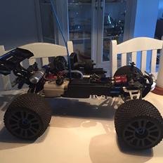 Off-Roader Traxxas revo 3.3 5309