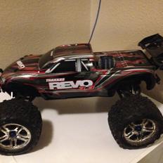 Off-Roader Traxxas Revo 3.3