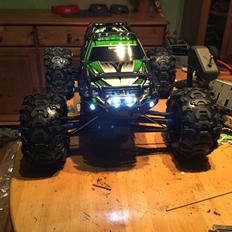 Off-Roader Traxxas Summit 1:10