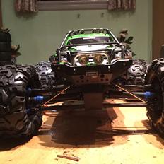 Off-Roader Traxxas Summit 1:10
