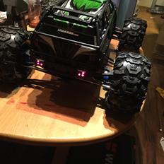 Off-Roader Traxxas Summit 1:10