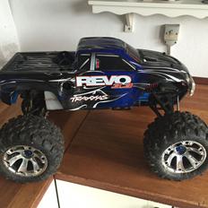Off-Roader Traxxas revo 3.3 