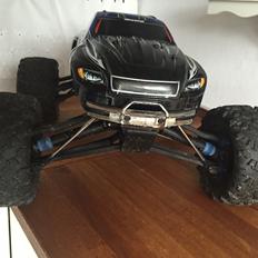 Off-Roader Traxxas revo 3.3 