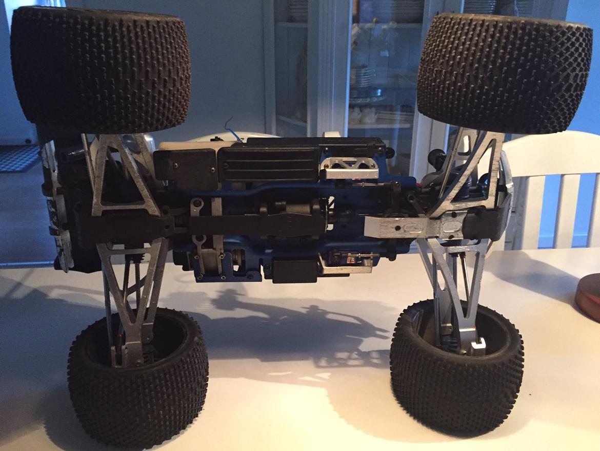 Off-Roader Traxxas revo 3.3 5309 billede 4