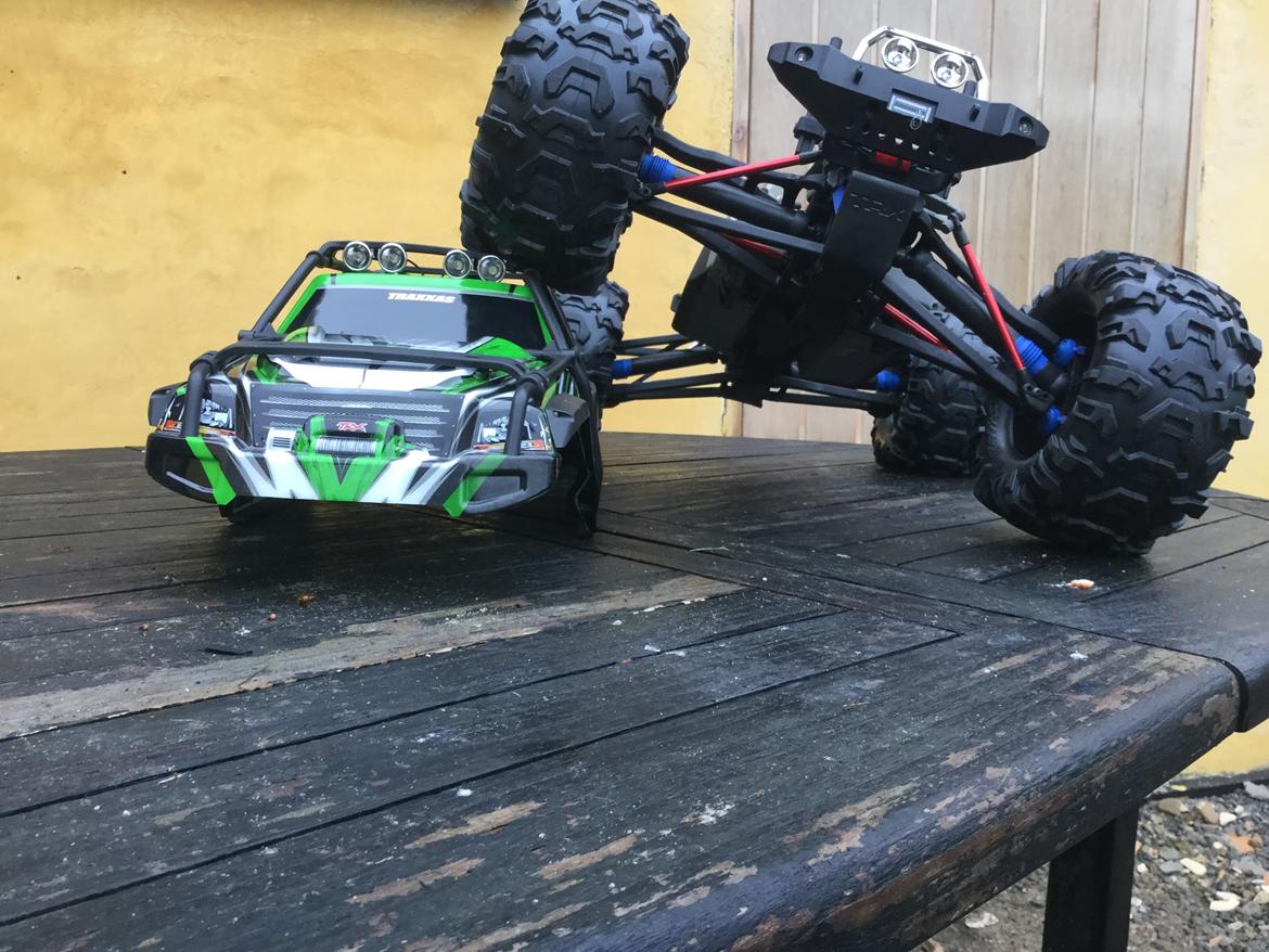 Off-Roader Traxxas Summit 1:10 - lige et billede af vandringen af undervognen på den billede 16