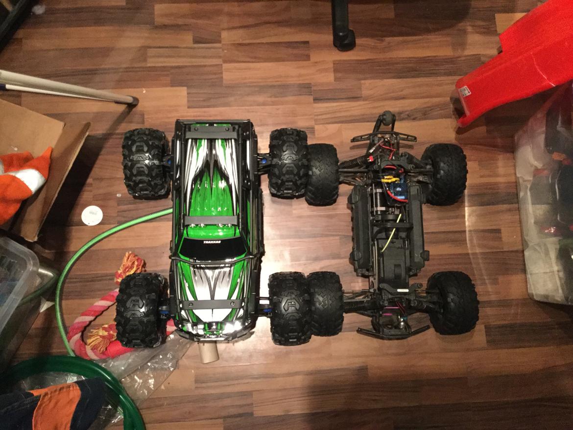 Off-Roader Traxxas Summit 1:10 - størelses forskel på den og en savage 1:8 billede 17
