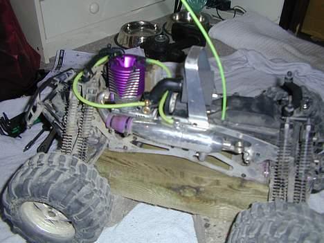 Off-Roader Hpi savage 25 ER SOLGT!!! - Her har jeg lige sat den nye motor og det nye luftfilter på!! ;-P billede 8