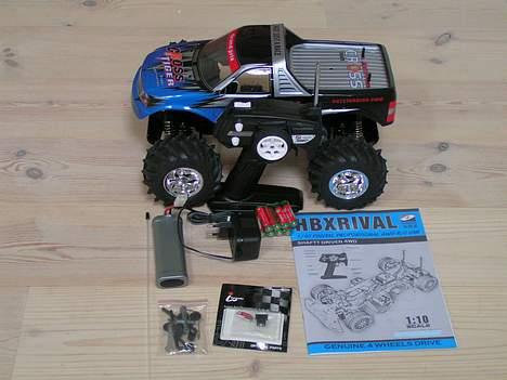 Bil HBX Bonzer Big Foot - Set fra siden, en lille opstilling af delene til den, inden de bliver monteret billede 3