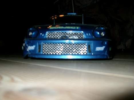 Bil Subaru  - Den er lav, men kan regulere højden billede 4