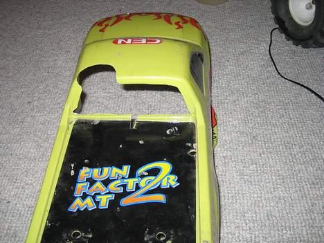 Truck cen fun factor mt2 (SOLGT - så er der lavet hul til at luften kan komme ind fra den ene side og ud af den anden så der ikke er for meget vindmodstand.. billede 11