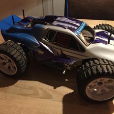 Off-Roader Thunder Tiger SST Truggy