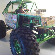 Off-Roader custom scx10 AKA GREEN ENVY