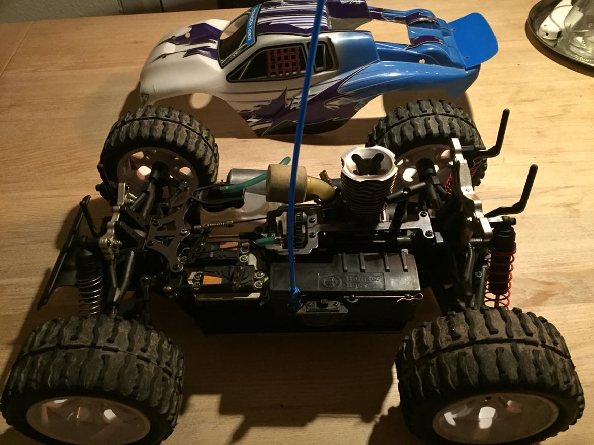 Off-Roader Thunder Tiger SST Truggy billede 4