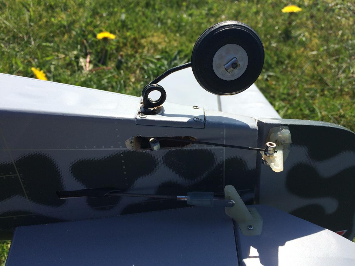 Fly Kawasaki Ki 61 - Hale servo horn som var for dårligt, så lavede noget i alu. det holder billede 14