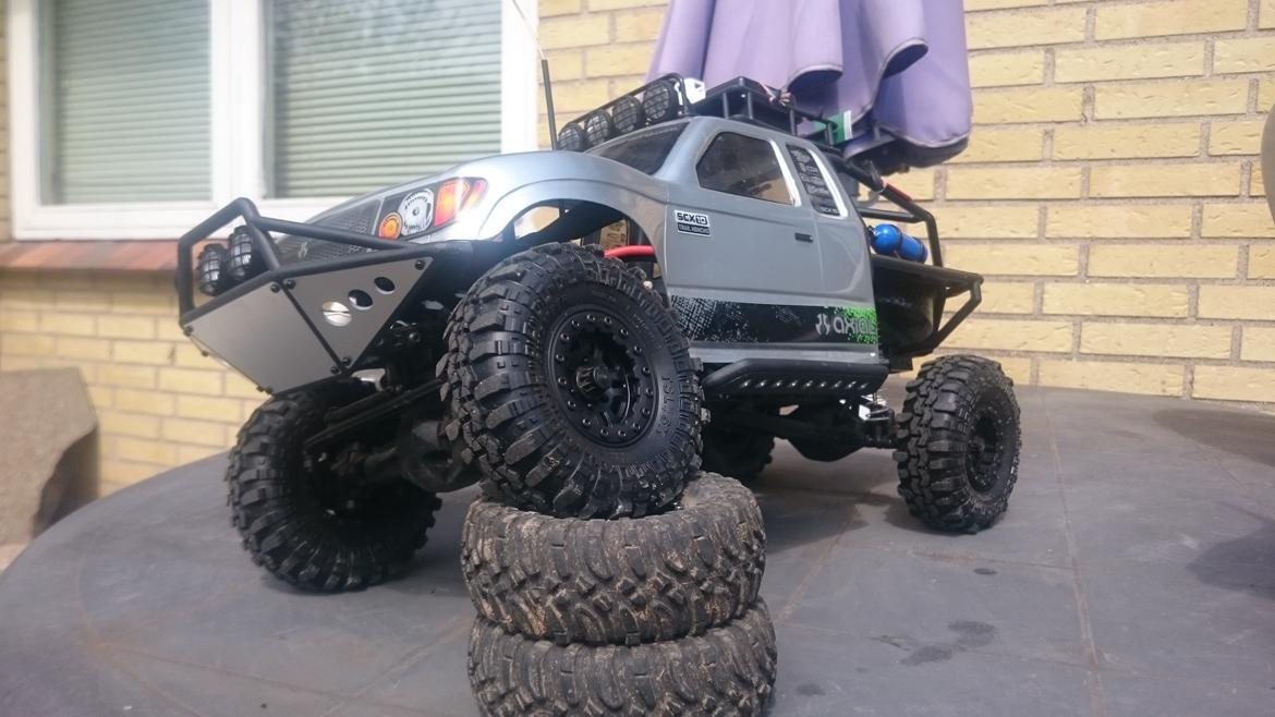 Off-Roader axial scx10 honcho *solgt* - Så kom der nye 1,9 super swamper på :)  billede 6
