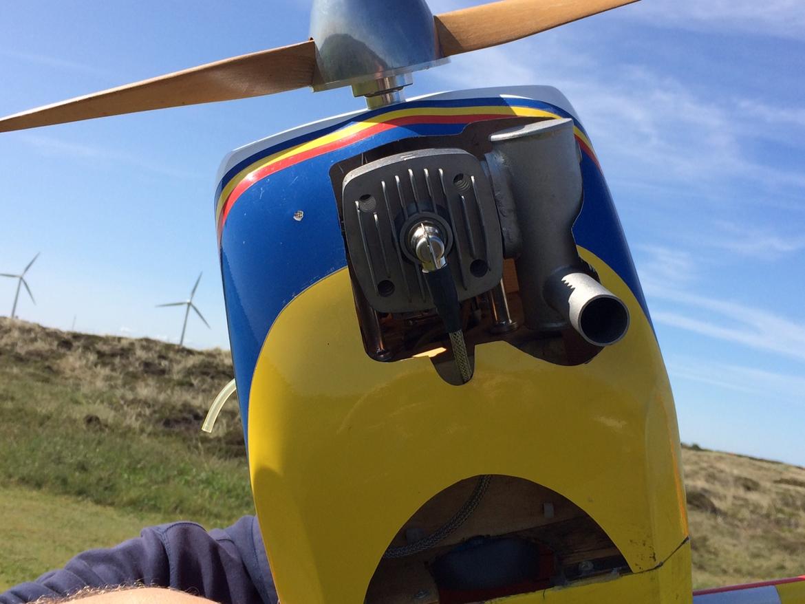 Fly Extra 300 - Den 55 ccm motor passer fint, måtte dog lave lidt tilpasning på cover men det er jo normalt billede 10