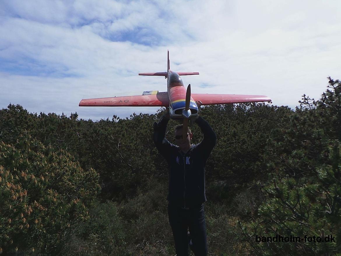 Fly Extra 300 - Bjerget efter styrt og utrolig er sgu' hel ikke en skramme. happy pilot billede 27