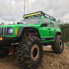 Off-Roader Axial scx10 ll Jeep cherokee 2000 builders kit