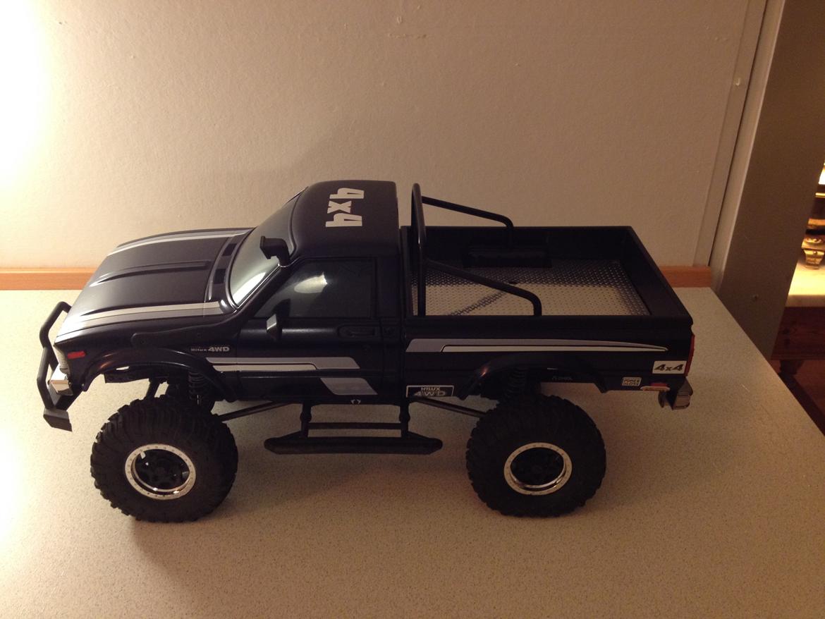 Off-Roader Axial SCX10 Toyota Hilux SOLGT billede 1