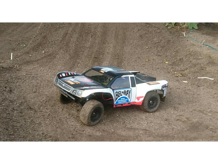 Bil HPI BLITZ FLUX  - Pimpet i Trophy truck stil billede 1