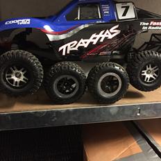 Off-Roader Traxxas slash 4*4 e-revo 2.0 e-revo 1/8