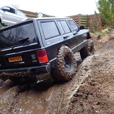 Off-Roader RC4WD Trail Finder 2 LWB Cherokee XJ Hardbody