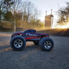 Off-Roader Traxxas E-Maxx
