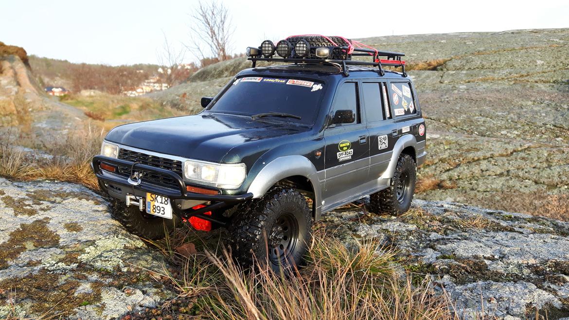 Off-Roader Axial scx10 II Toyota Land Cruiser 80 "skrottet" - efter ombygning billede 1