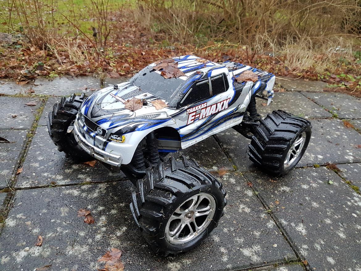 Off-Roader Traxxas E-Maxx - E-Maxx er en fantastisk baghavebasher! :D billede 11