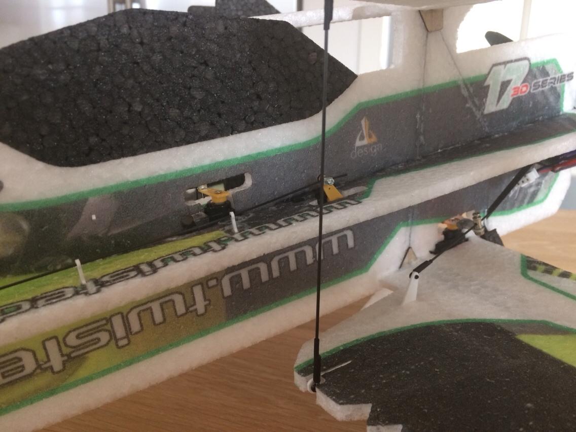 Fly Crack Pitts Mini - Trækstænger til de øveste krængeror billede 8