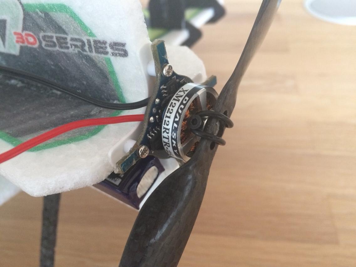 Fly Crack Pitts Mini - Kulfiber prop med propsaver billede 10