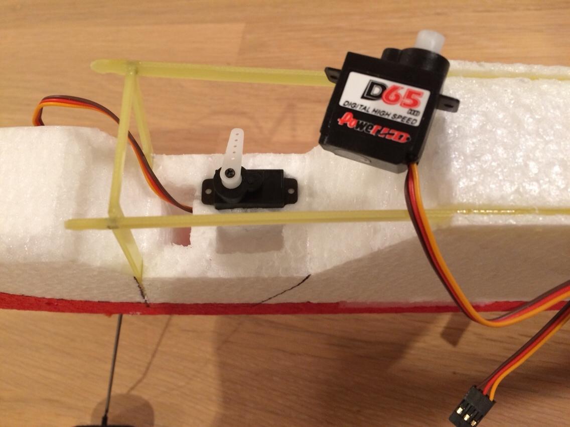 Fly Junior version 2 - De servo passer 100 % i flyveren billede 14