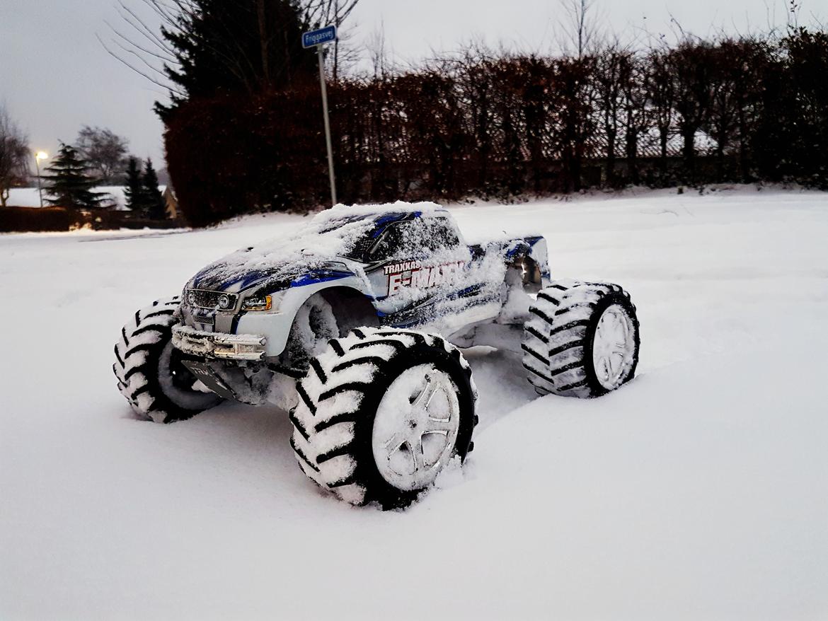 Off-Roader Traxxas E-Maxx - Emmy *elsker* sneen! billede 8