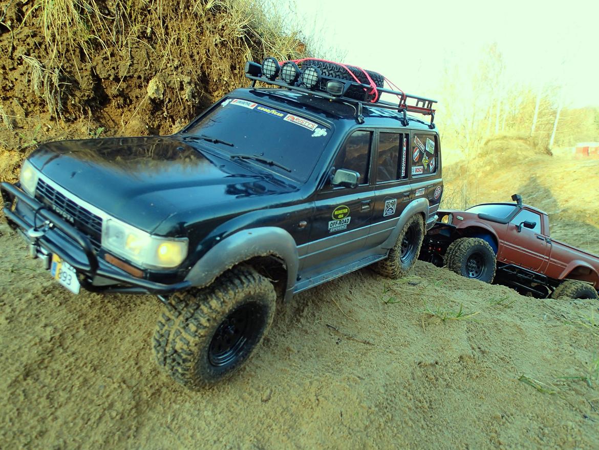 Off-Roader Axial SCX10 Hilux RC4WD Mania. billede 8