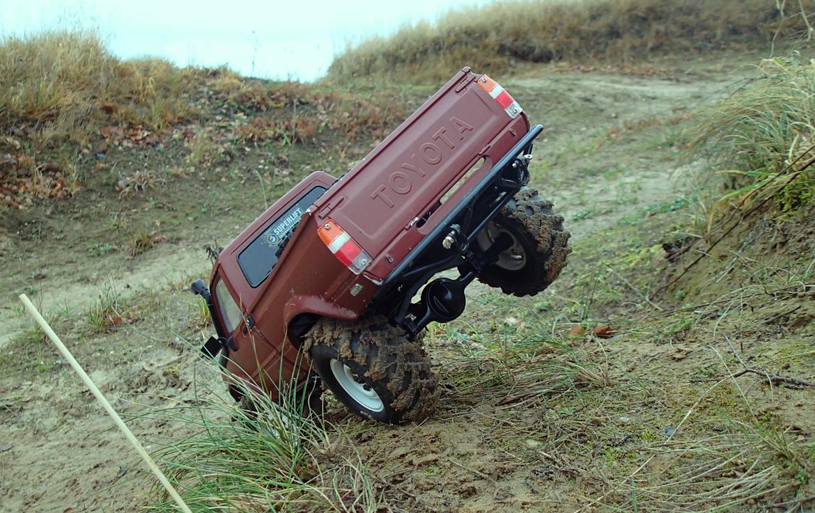 Off-Roader Axial SCX10 Hilux RC4WD Mania. billede 1