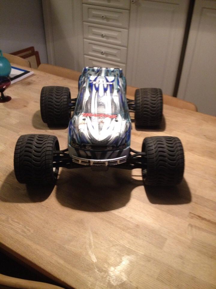 Off-Roader Knægtens traxxas E-maxx 1/10 billede 2
