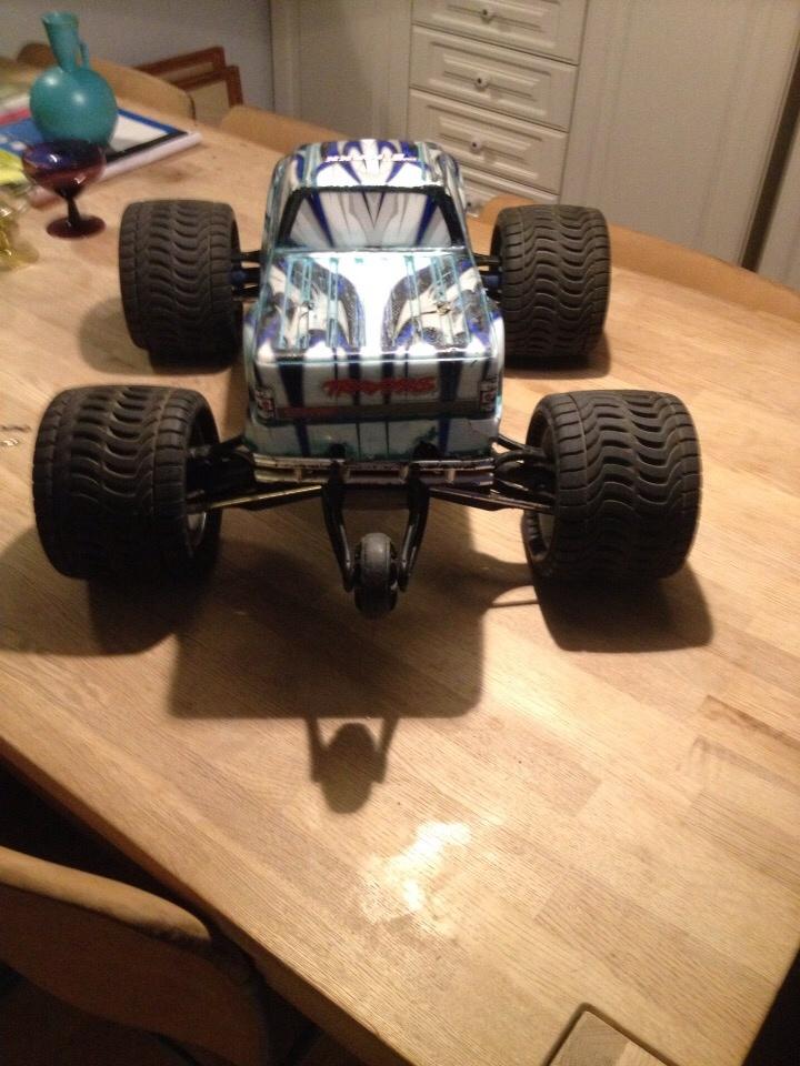 Off-Roader Knægtens traxxas E-maxx 1/10 billede 4