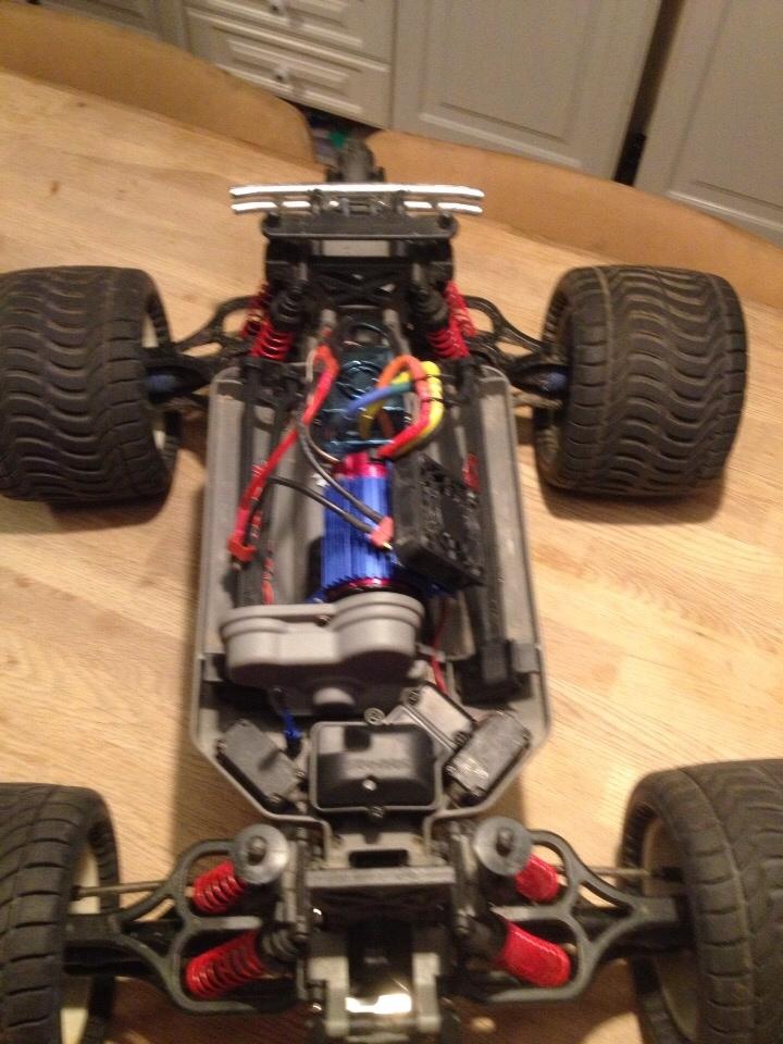 Off-Roader Knægtens traxxas E-maxx 1/10 billede 6