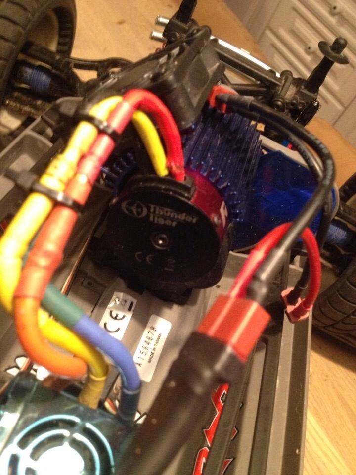 Off-Roader Knægtens traxxas E-maxx 1/10 billede 8