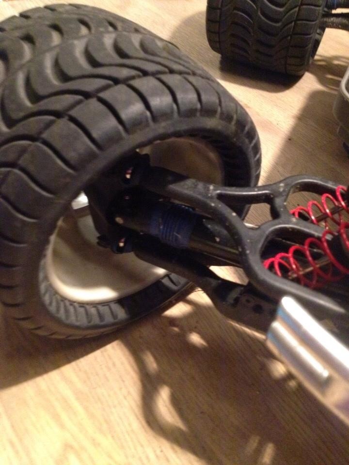 Off-Roader Knægtens traxxas E-maxx 1/10 billede 11