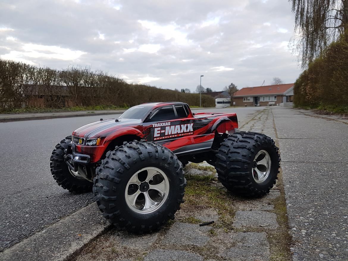 Off-Roader Traxxas E-Maxx billede 2