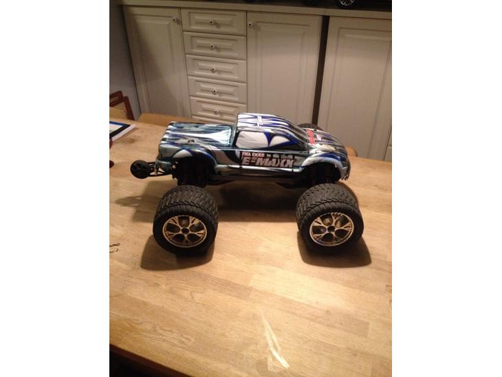Off-Roader Knægtens traxxas E-maxx 1/10 billede 0