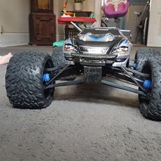 Off-Roader traxxas E-REVO BRUSHLESS EDITION TSM