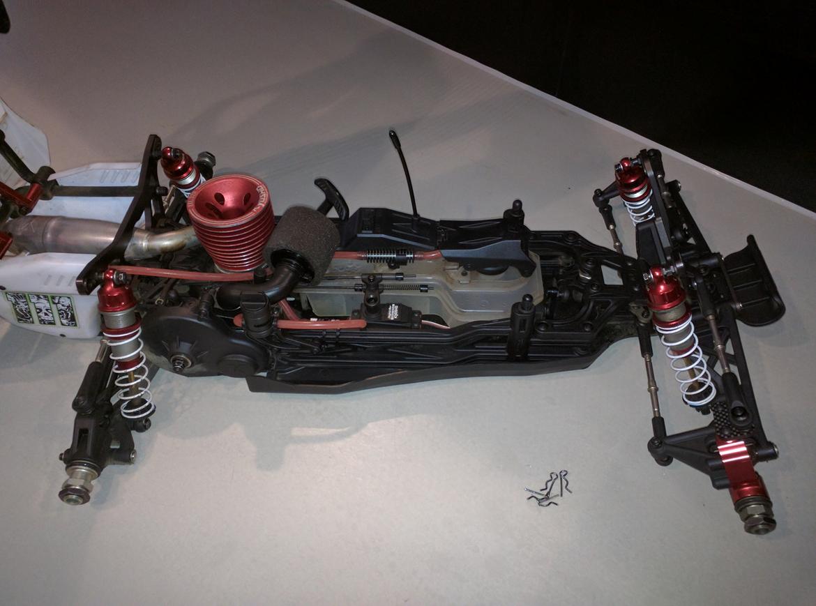 Buggy Kyosho Scorpion XXL GP - Ny motor, fuel-filter, exhaust-cooler og rød silikoneslanger billede 14